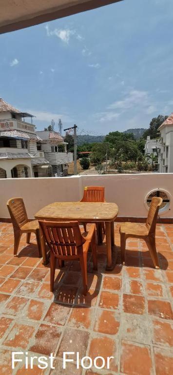 Olive Hills - Families Only - Full Duplex House - Holiday home Yelagiri